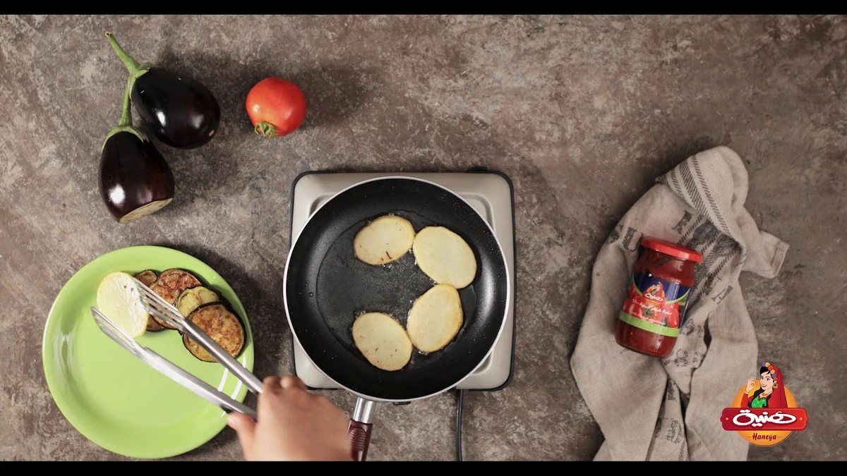 Still from Haneya Tomato Sauce — Moussaka Recipe, recipe film series for Haneya - Food Recipes by BRANDIZER